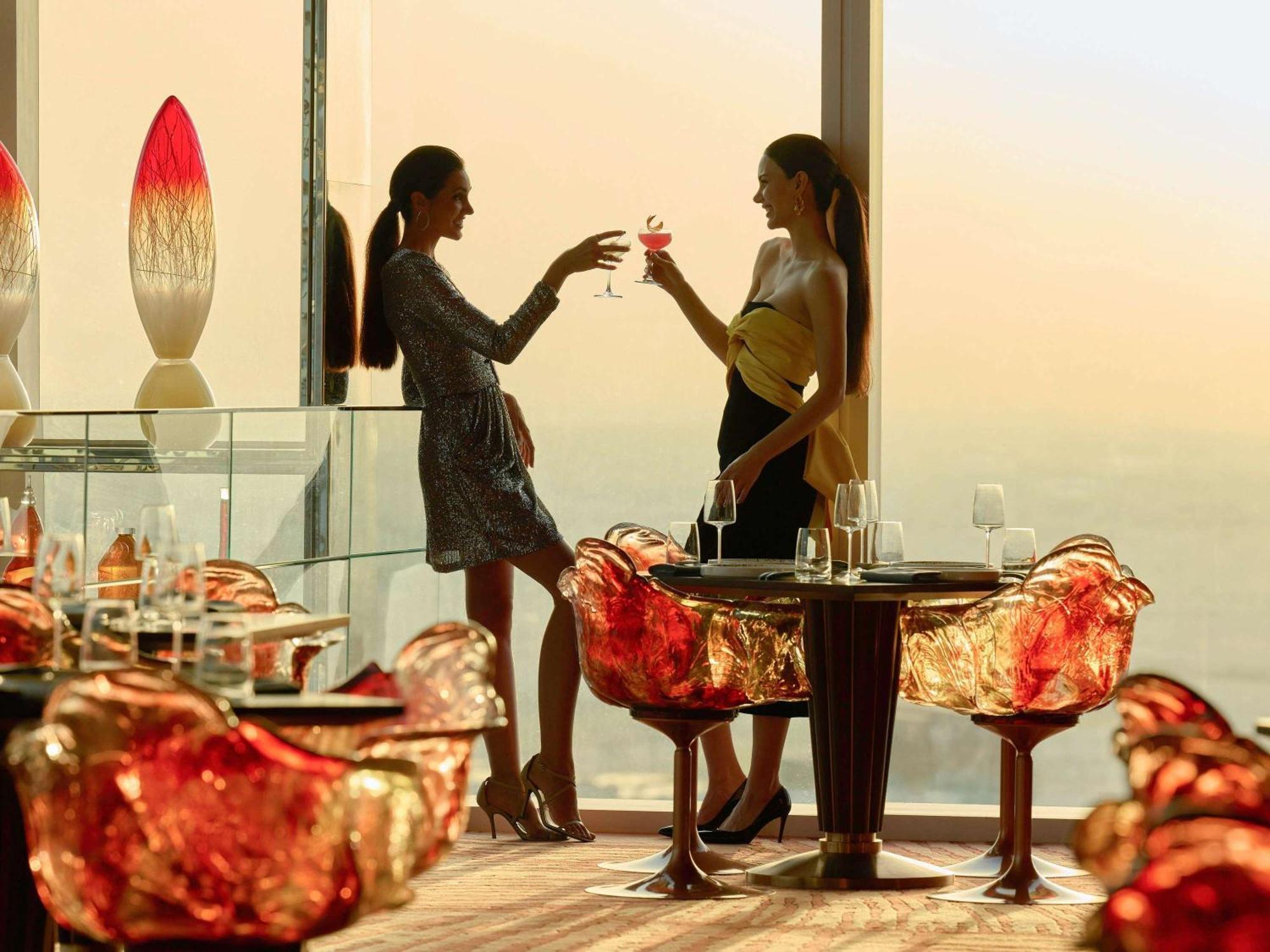 Hotel Fairmont Doha Lusail Zewnętrze zdjęcie The bar at the 101 lounge