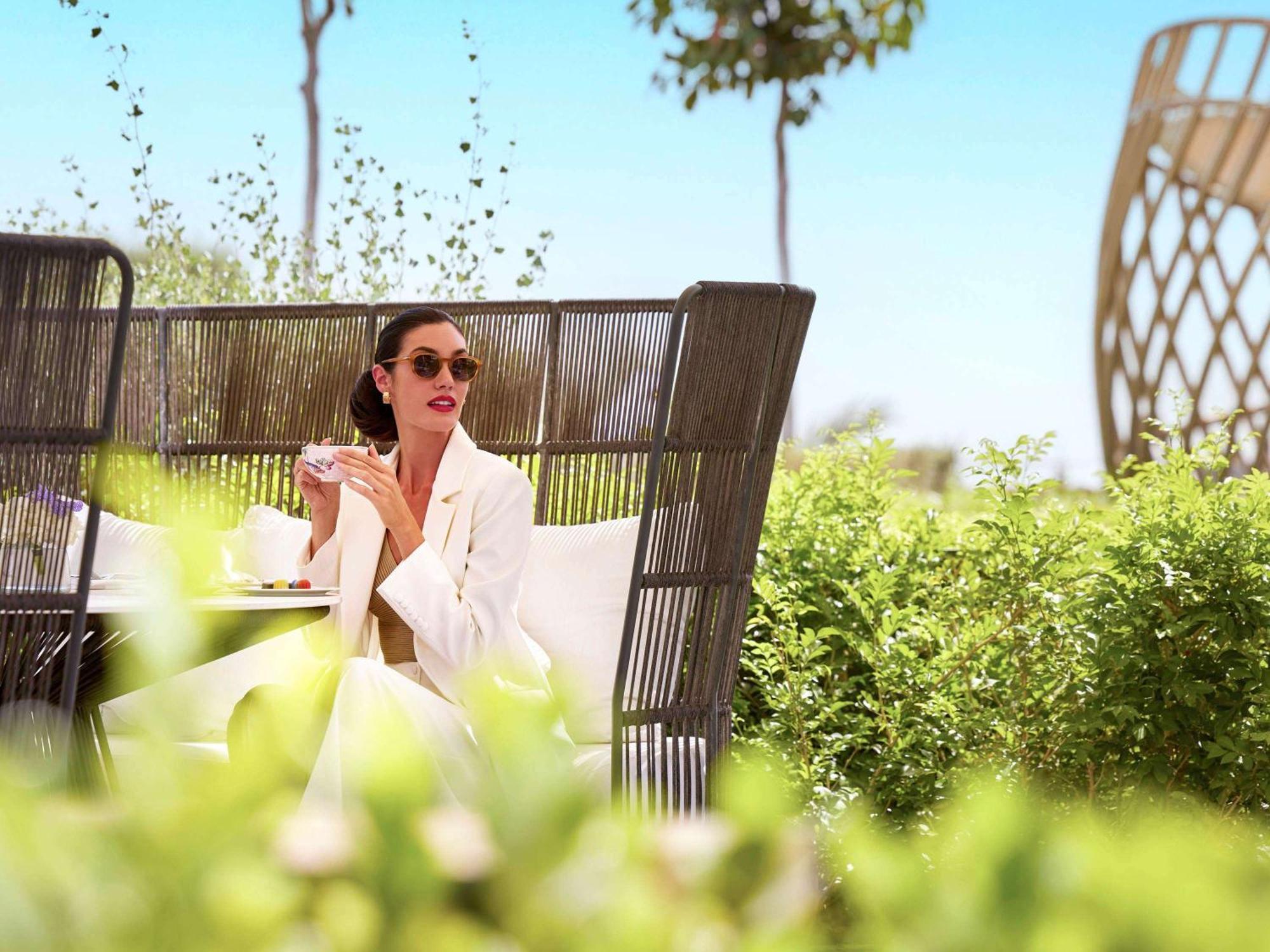 Hotel Fairmont Doha Lusail Zewnętrze zdjęcie The resort's gardens